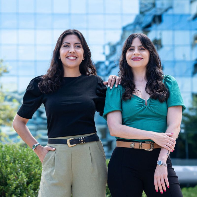 Caro y Flor, fundadoras de EduConecta